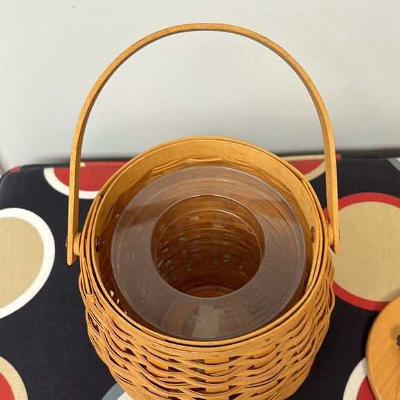 Longaberger basket with wooden lid and plastic insert. - Picture 2 of 3